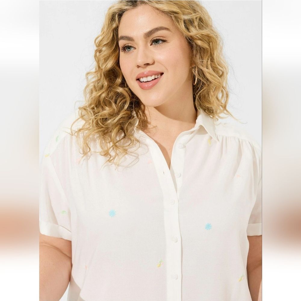 Torrid Plus Size 4X Challis Colorful Embroidery Button Up Short Sleeve Shirt - Picture 2 of 9